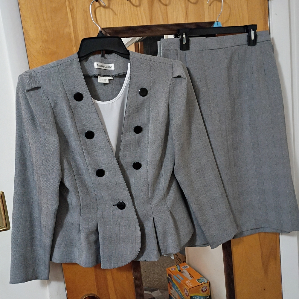 Sophisticated Gray Blazer with Black Buttons & Skirt 11/12